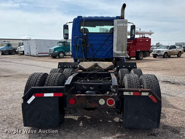 image for item FB6728 2010 International Prostar Premium semi truck