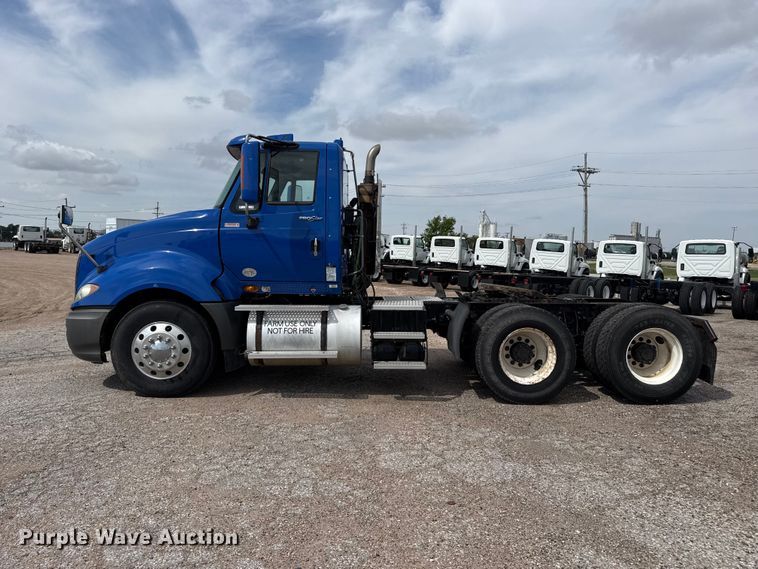 image for item FB6728 2010 International Prostar Premium semi truck