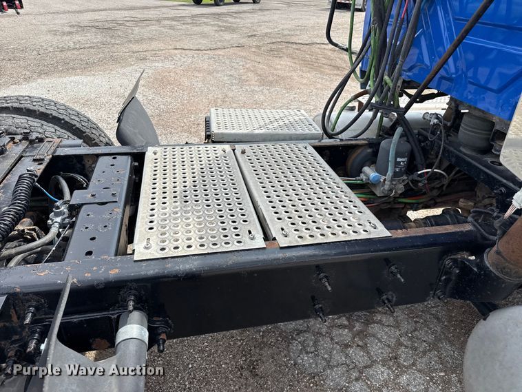 image for item FB6728 2010 International Prostar Premium semi truck