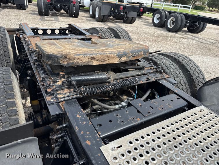 image for item FB6728 2010 International Prostar Premium semi truck