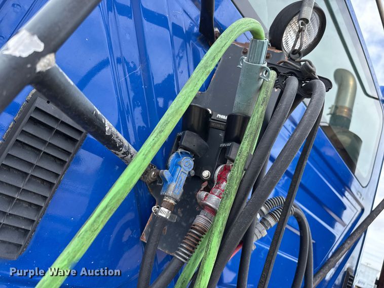 image for item FB6728 2010 International Prostar Premium semi truck