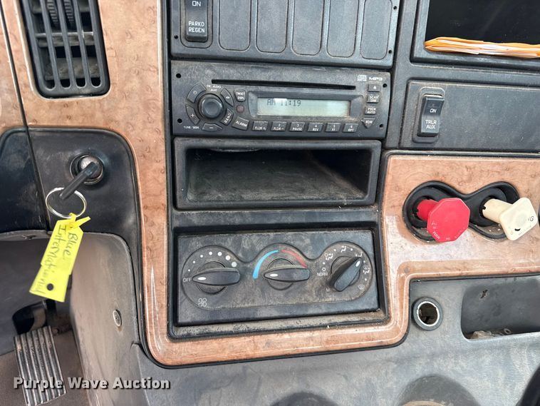 image for item FB6728 2010 International Prostar Premium semi truck