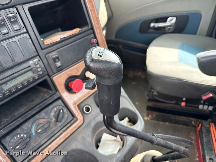 image for item FB6728 2010 International Prostar Premium semi truck