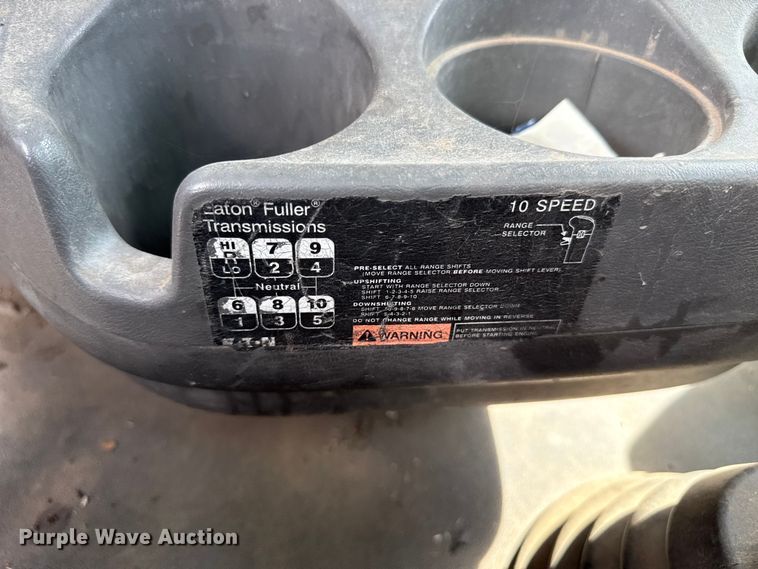 image for item FB6728 2010 International Prostar Premium semi truck