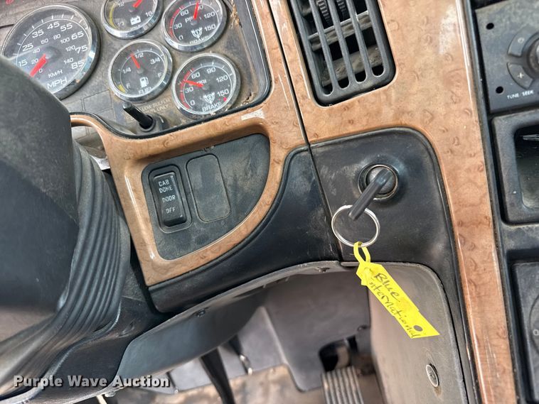 image for item FB6728 2010 International Prostar Premium semi truck