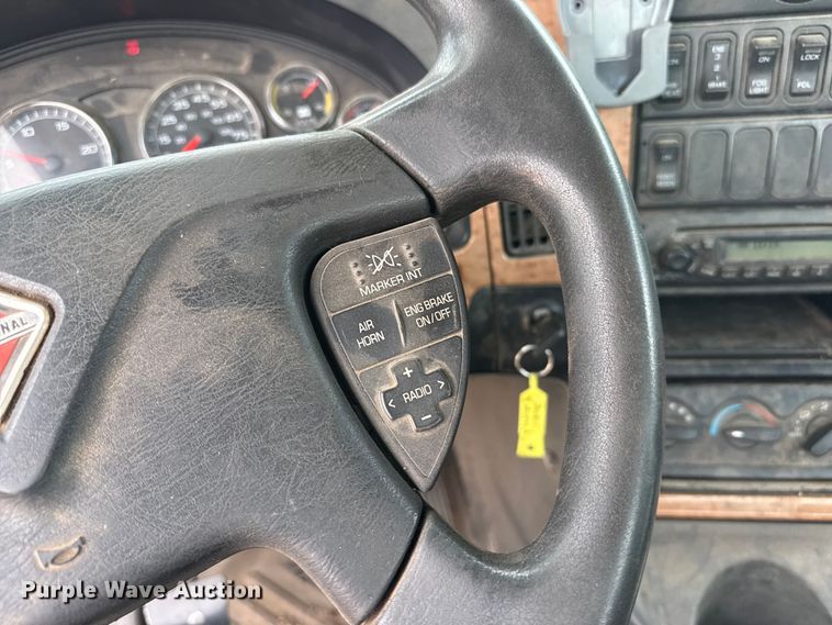 image for item FB6728 2010 International Prostar Premium semi truck
