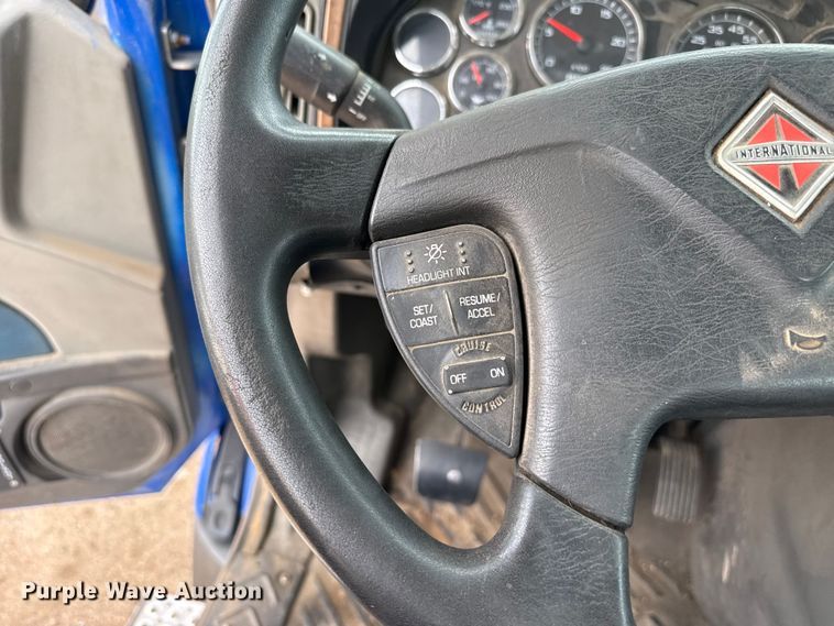 image for item FB6728 2010 International Prostar Premium semi truck
