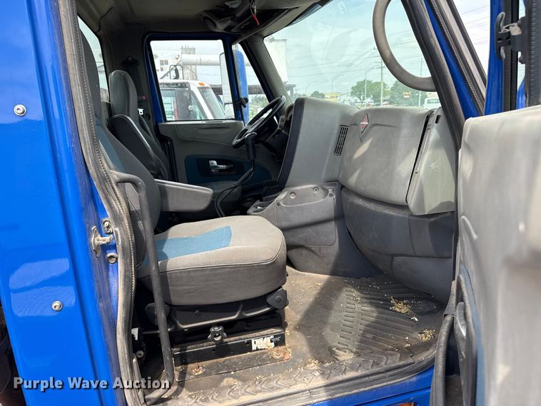 image for item FB6728 2010 International Prostar Premium semi truck