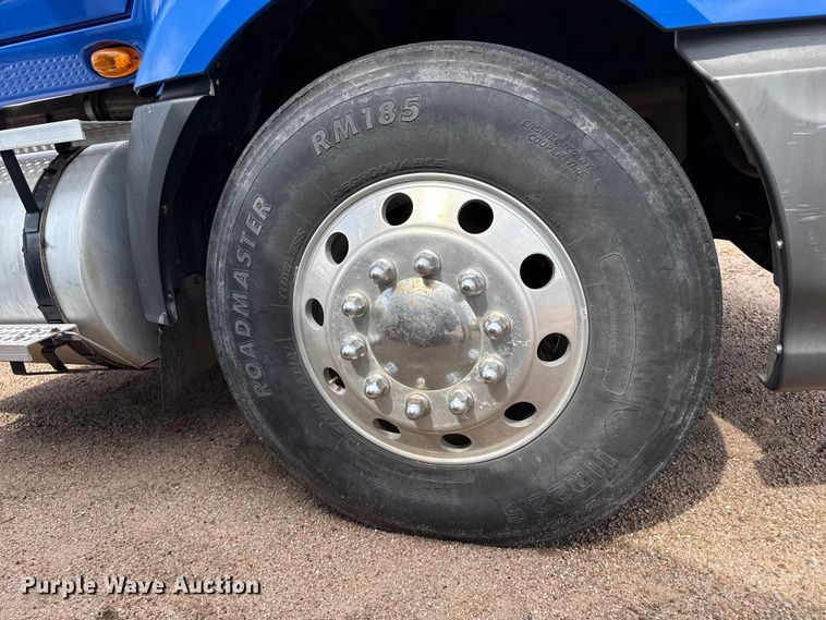 image for item FB6728 2010 International Prostar Premium semi truck