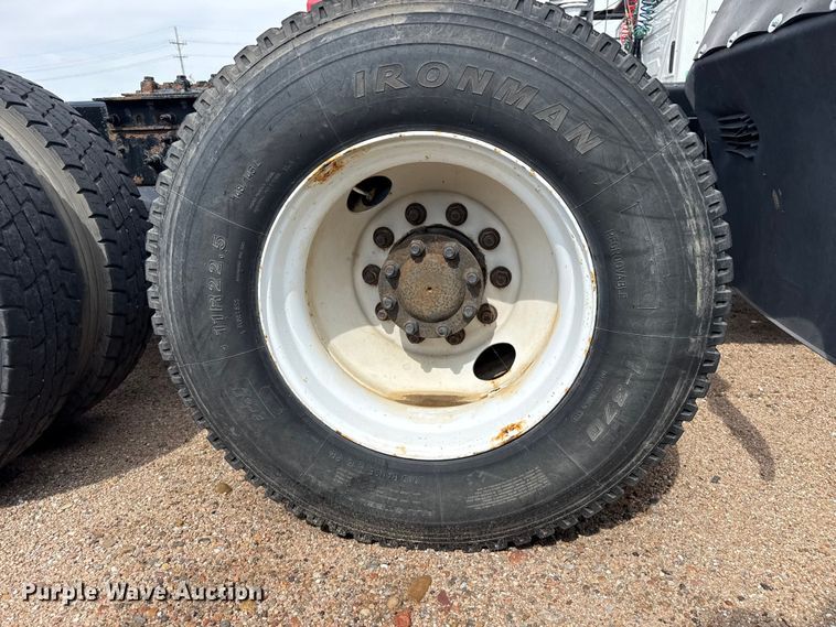 image for item FB6728 2010 International Prostar Premium semi truck