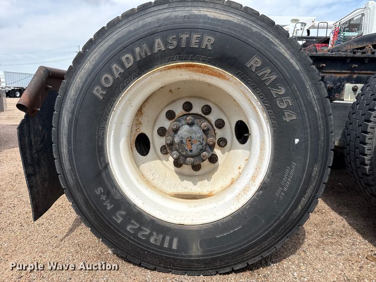 image for item FB6728 2010 International Prostar Premium semi truck