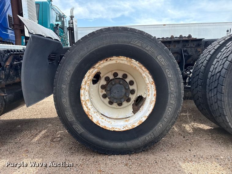 image for item FB6728 2010 International Prostar Premium semi truck
