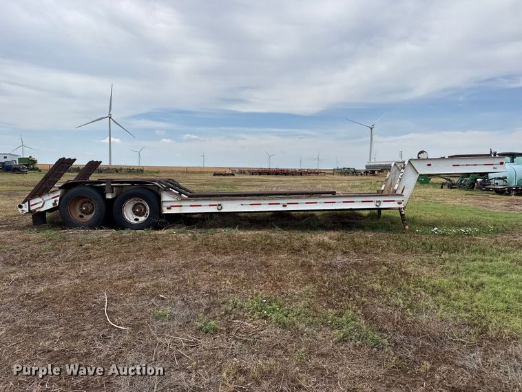 image for item FB6729 1984 Fruehauf equipment trailer