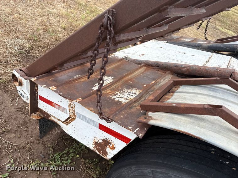 image for item FB6729 1984 Fruehauf equipment trailer