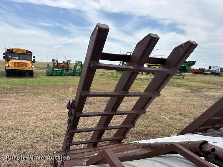 image for item FB6729 1984 Fruehauf equipment trailer