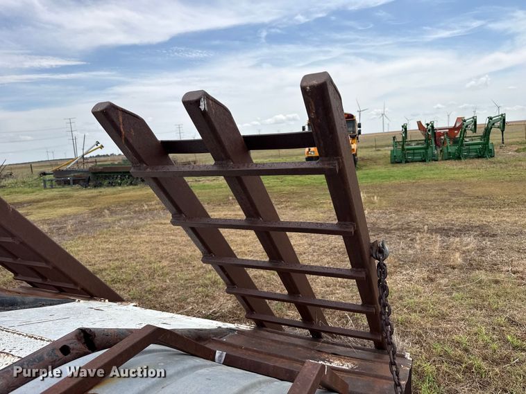 image for item FB6729 1984 Fruehauf equipment trailer
