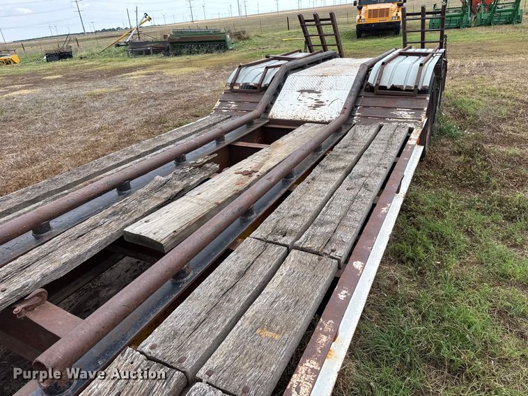 image for item FB6729 1984 Fruehauf equipment trailer