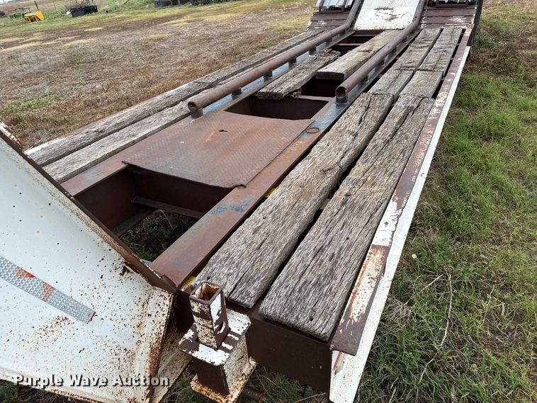 image for item FB6729 1984 Fruehauf equipment trailer