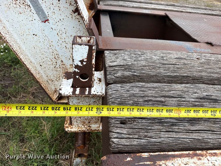 image for item FB6729 1984 Fruehauf equipment trailer
