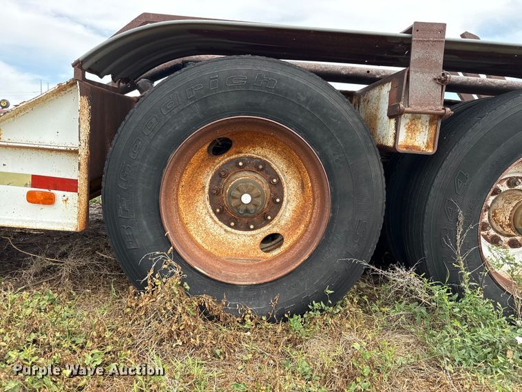 image for item FB6729 1984 Fruehauf equipment trailer