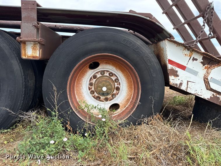 image for item FB6729 1984 Fruehauf equipment trailer