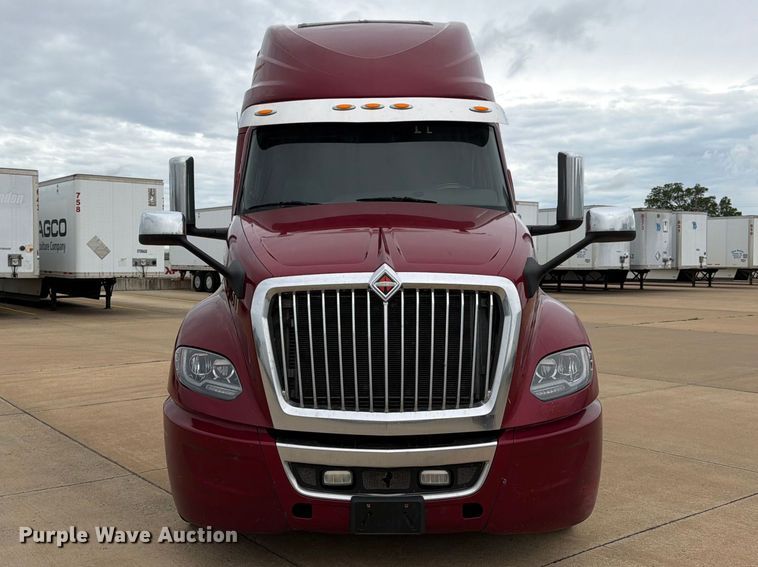image for item FB7457 2019 International LT625 semi truck