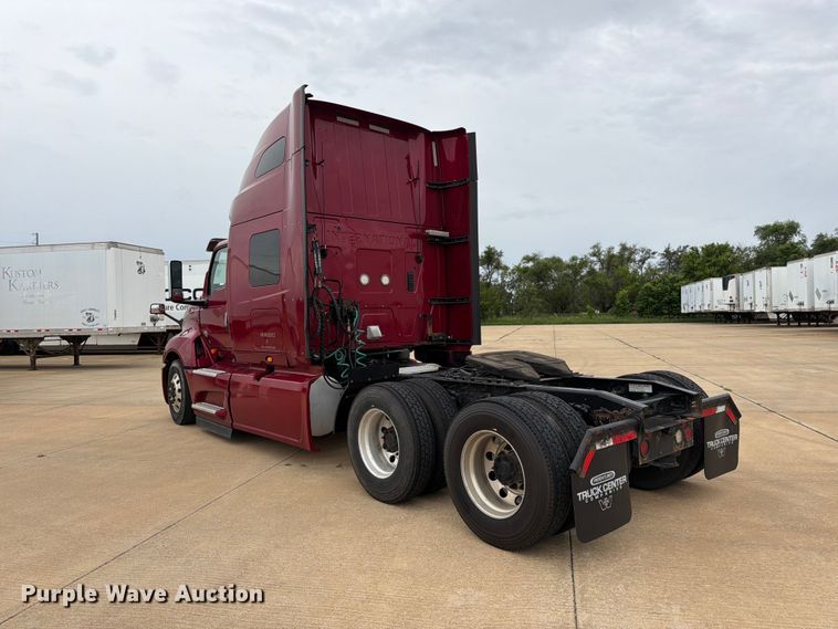 image for item FB7457 2019 International LT625 semi truck