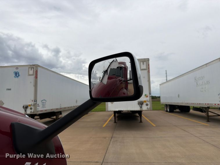 image for item FB7457 2019 International LT625 semi truck
