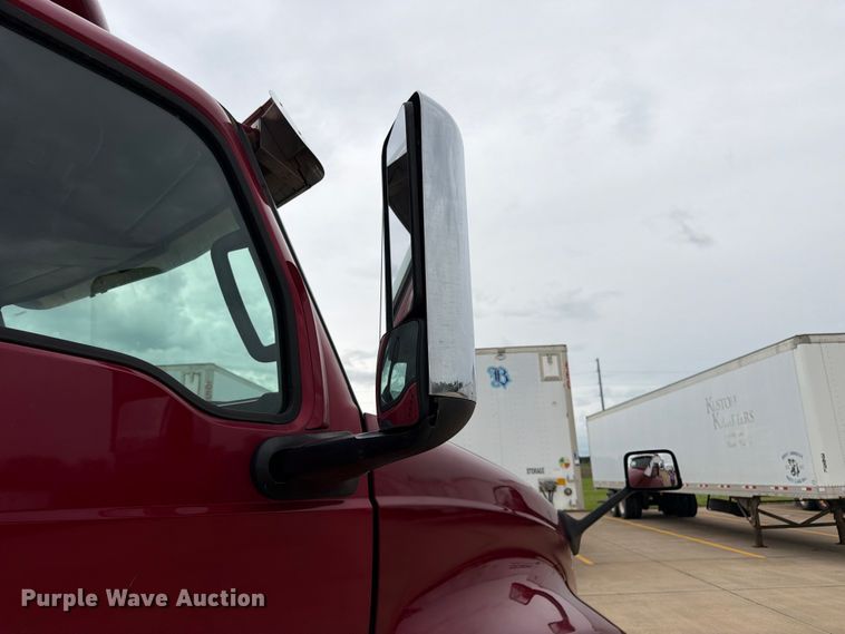 image for item FB7457 2019 International LT625 semi truck