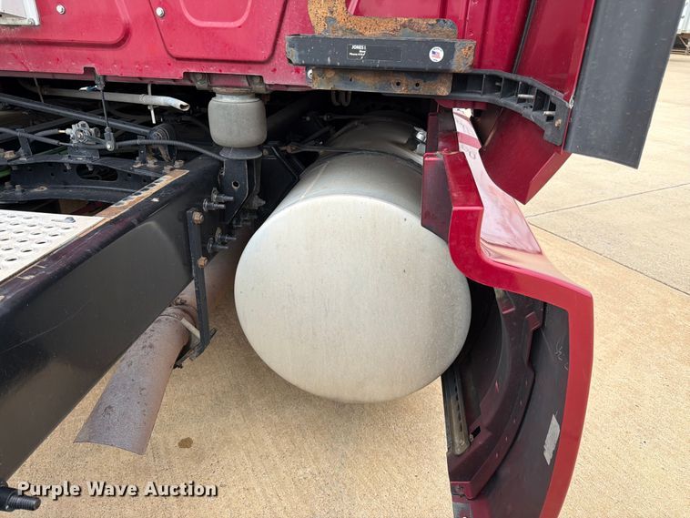 image for item FB7457 2019 International LT625 semi truck
