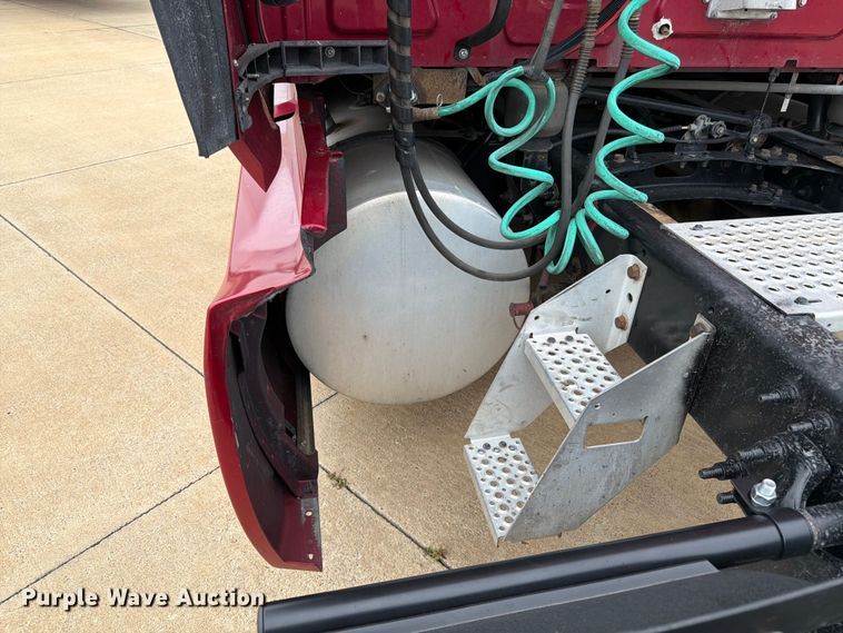 image for item FB7457 2019 International LT625 semi truck