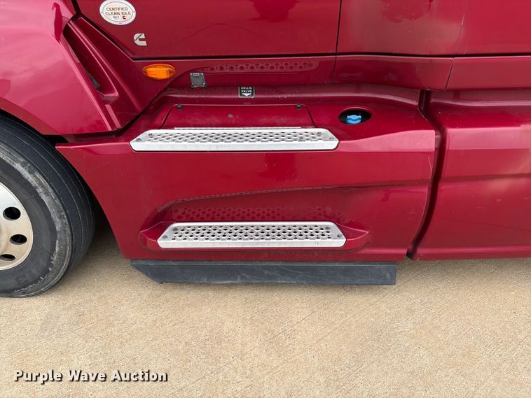 image for item FB7457 2019 International LT625 semi truck