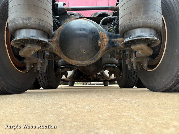 image for item FB7457 2019 International LT625 semi truck