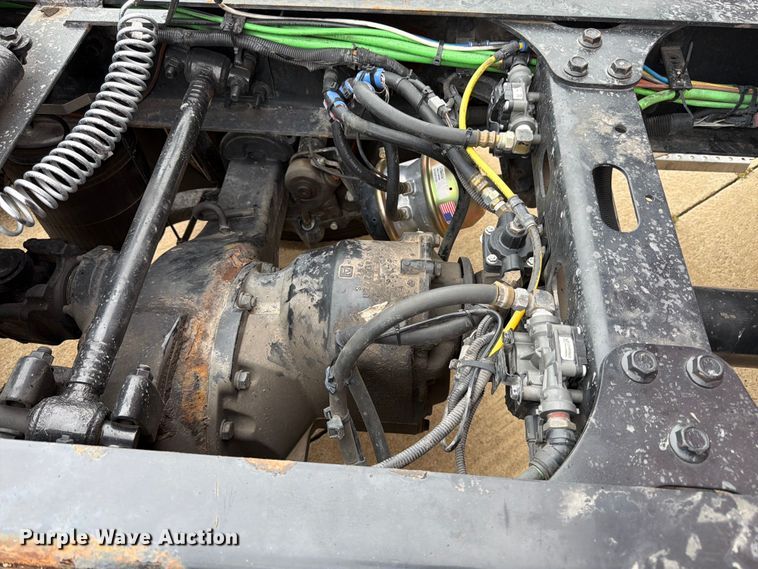 image for item FB7457 2019 International LT625 semi truck