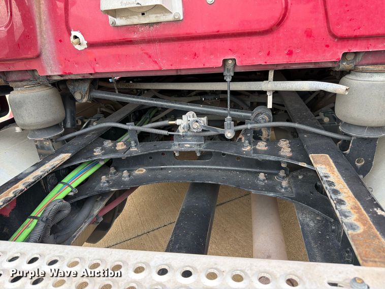 image for item FB7457 2019 International LT625 semi truck