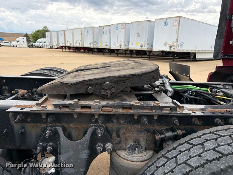 image for item FB7457 2019 International LT625 semi truck