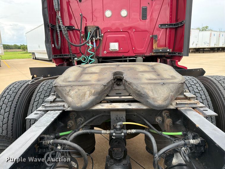 image for item FB7457 2019 International LT625 semi truck