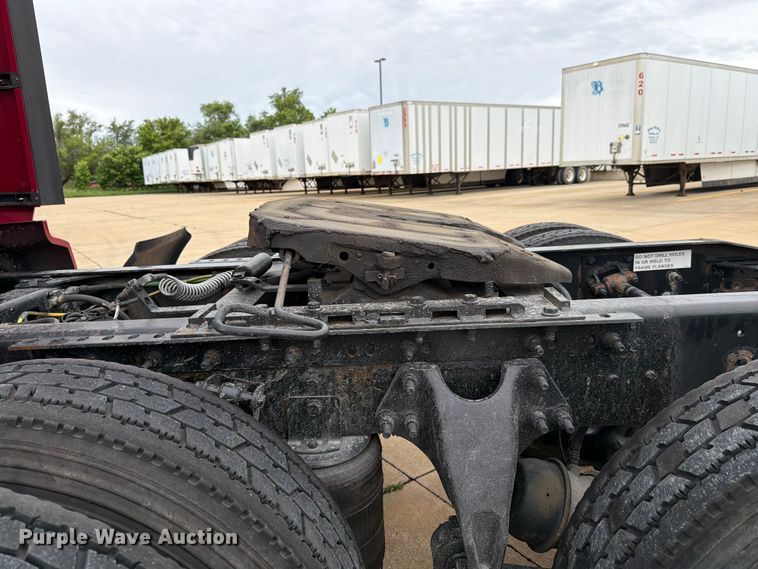 image for item FB7457 2019 International LT625 semi truck