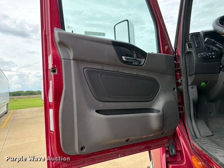image for item FB7457 2019 International LT625 semi truck