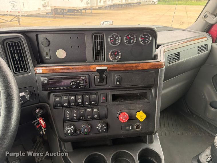 image for item FB7457 2019 International LT625 semi truck