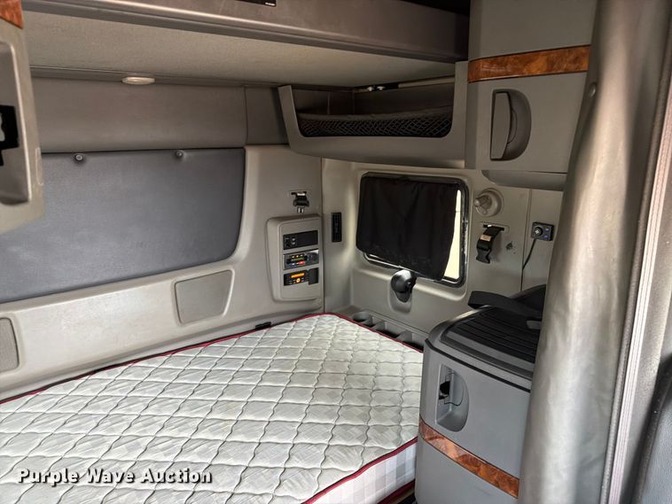 image for item FB7457 2019 International LT625 semi truck