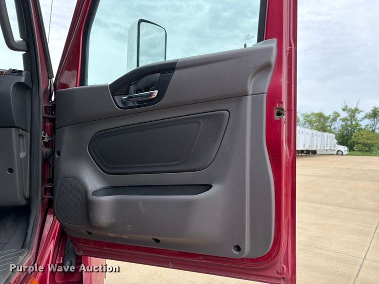 image for item FB7457 2019 International LT625 semi truck