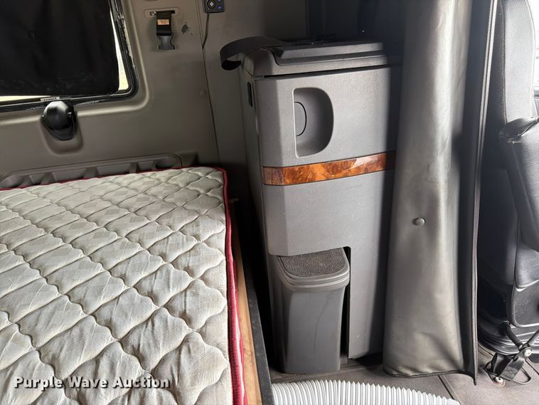 image for item FB7457 2019 International LT625 semi truck