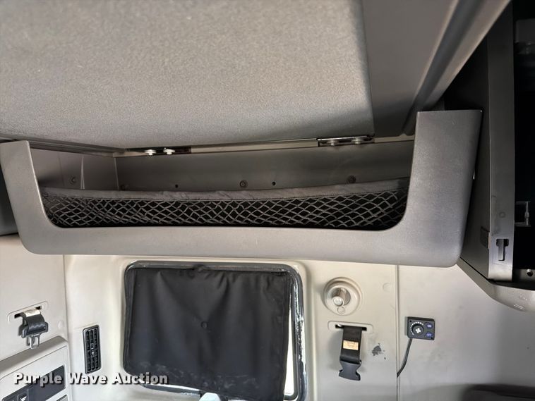 image for item FB7457 2019 International LT625 semi truck