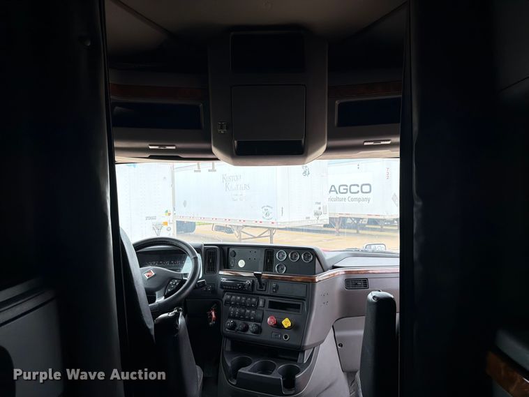 image for item FB7457 2019 International LT625 semi truck
