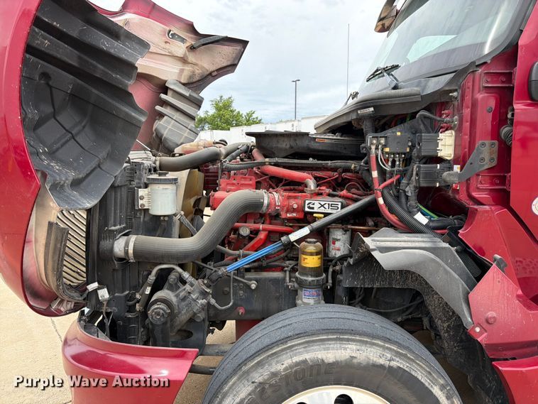 image for item FB7457 2019 International LT625 semi truck