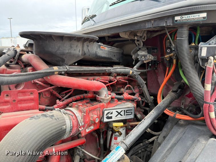 image for item FB7457 2019 International LT625 semi truck
