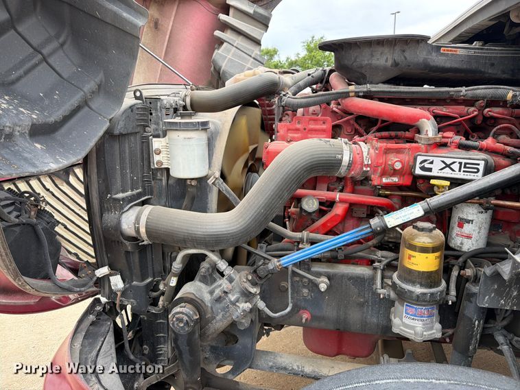 image for item FB7457 2019 International LT625 semi truck