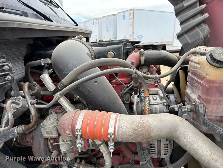 image for item FB7457 2019 International LT625 semi truck
