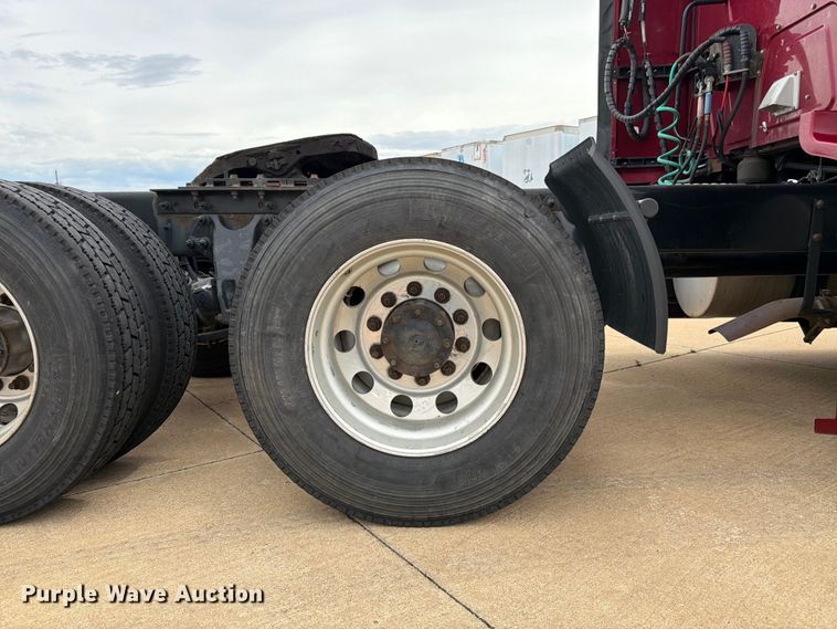 image for item FB7457 2019 International LT625 semi truck